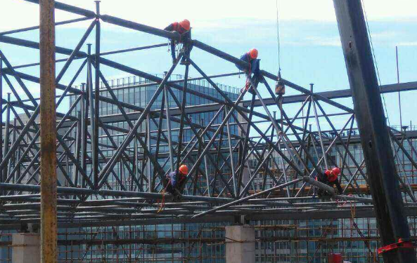 广州论钢结构网架装配的步履和相关关注变乱
